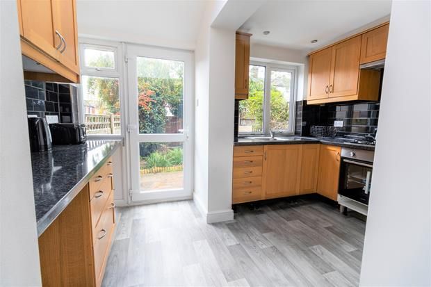Property photo 2 of 9 Kitchen