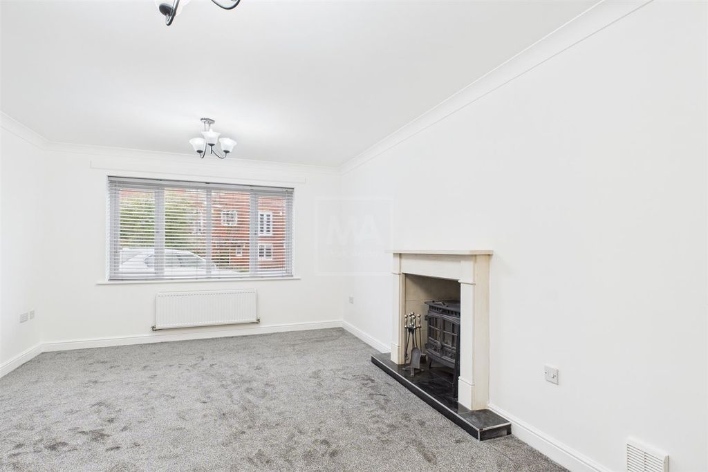 Property photo 2 of 22 Living Room