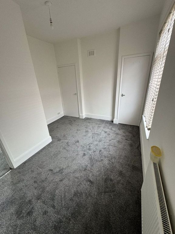 Property photo 3 of 7 Bedroom 1