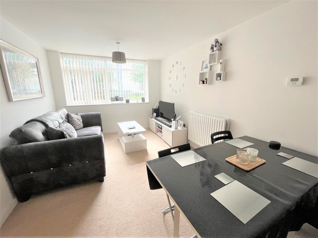 Property photo 2 of 11