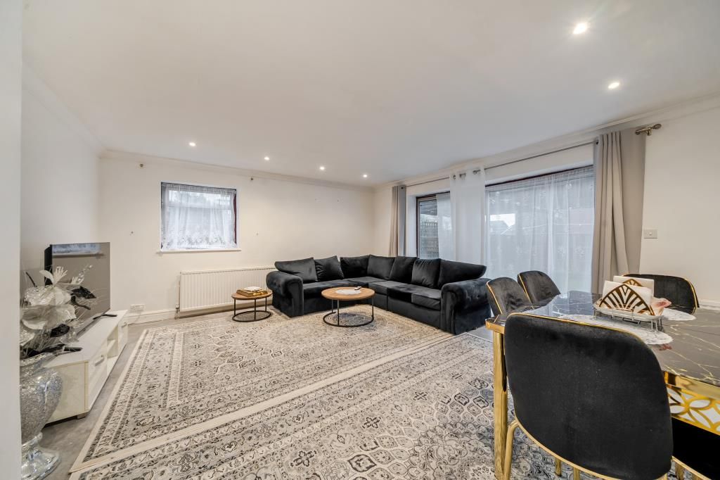 Property photo 2 of 18 Reception