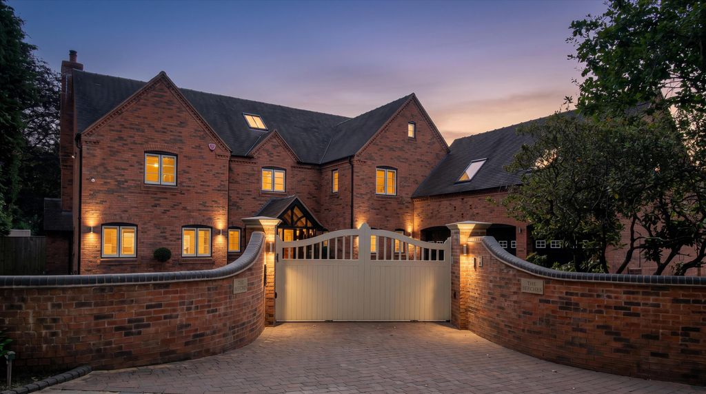 Property photo 3 of 33 The Beeches