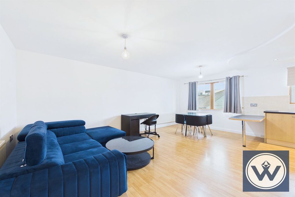 Property photo 1 of 11 (Main)