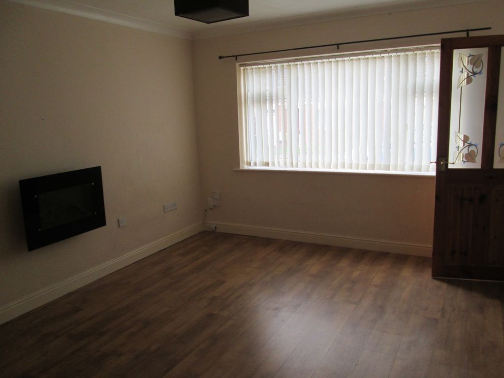 Property photo 3 of 8 Lounge