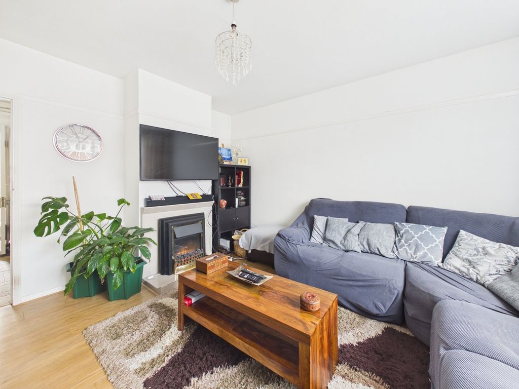 Property photo 3 of 10 Living Room