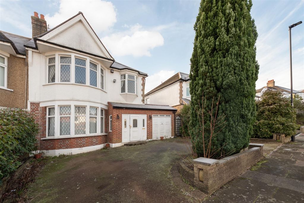 Property photo 1 of 24 Brackendale 23.Jpg