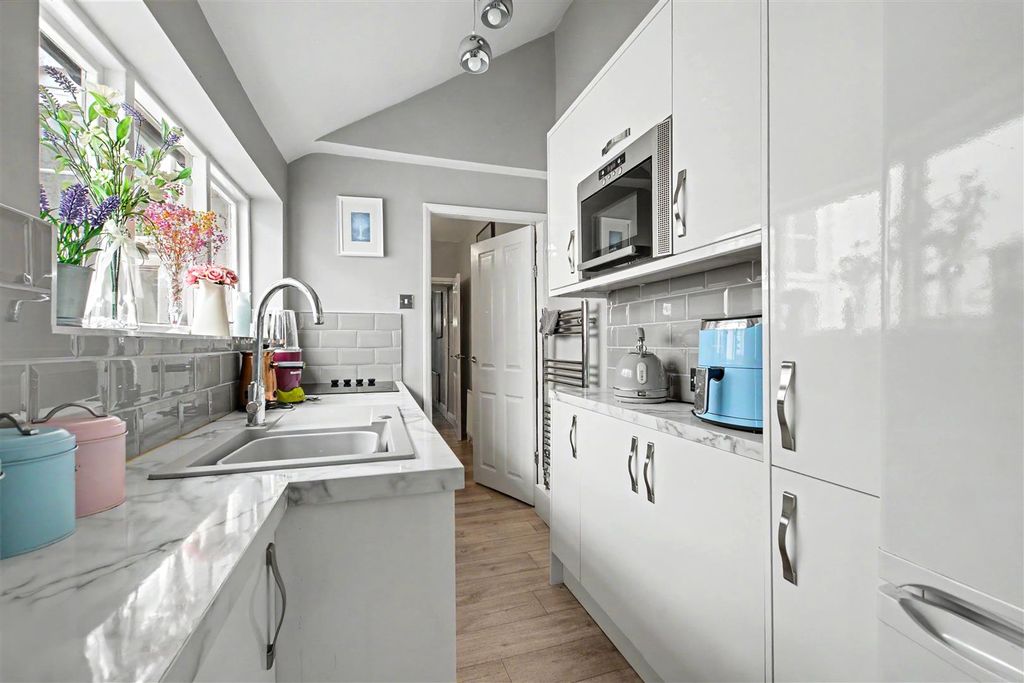 Property photo 2 of 13 Kitchen (3).Jpeg