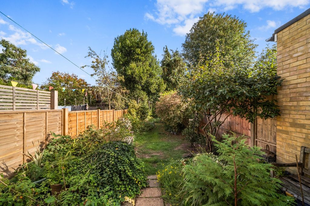 Property photo 2 of 9 Garden