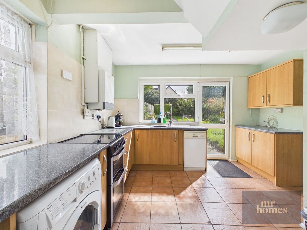 Property photo 3 of 27