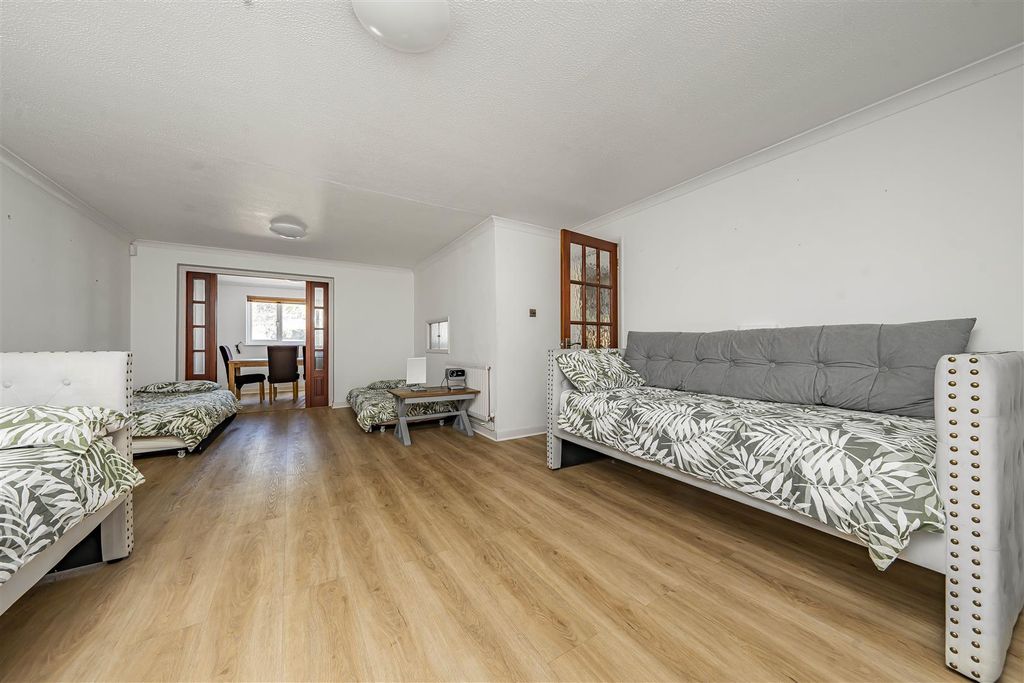 Property photo 3 of 14 Photo Oct 06 2025, 1 31 57 Pm.Jpg