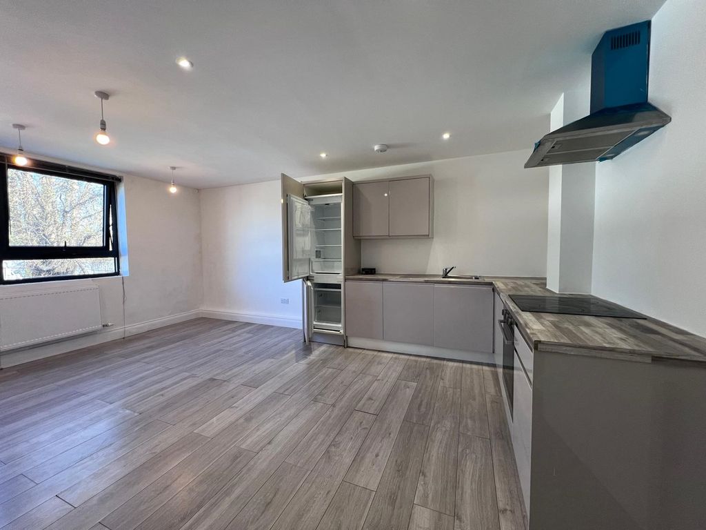 Property photo 3 of 7 Kitchen