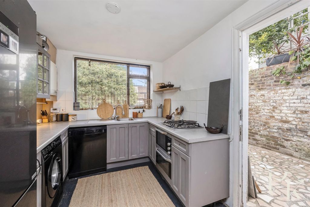 Property photo 3 of 19