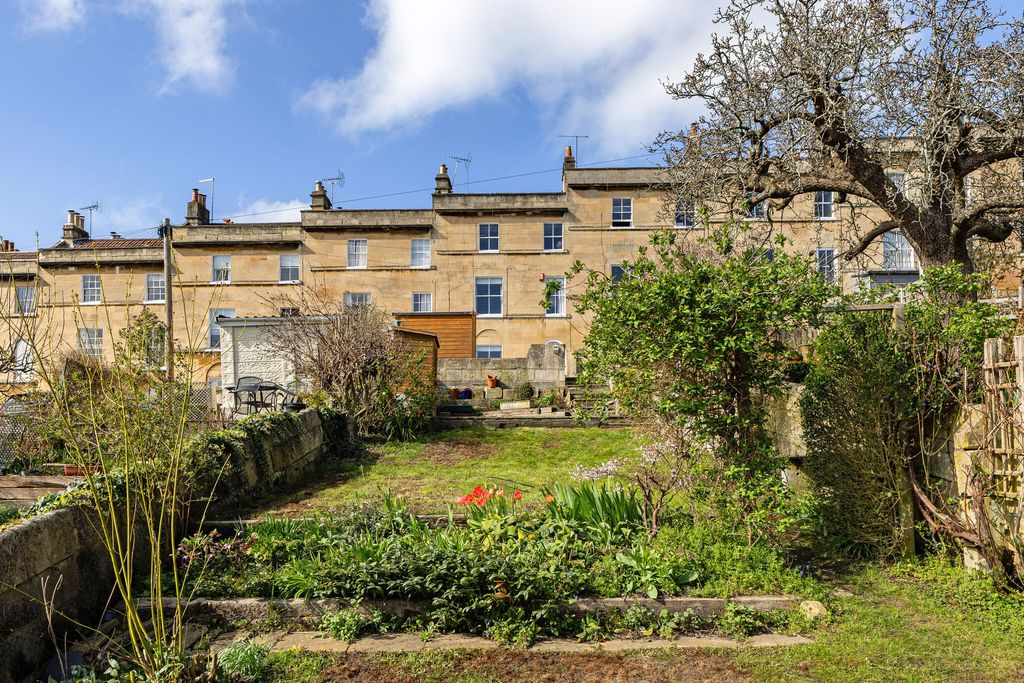 Property photo 1 of 16 Garden