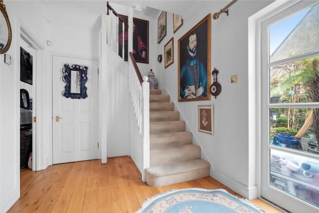 Property photo 2 of 14 Entrance Hall