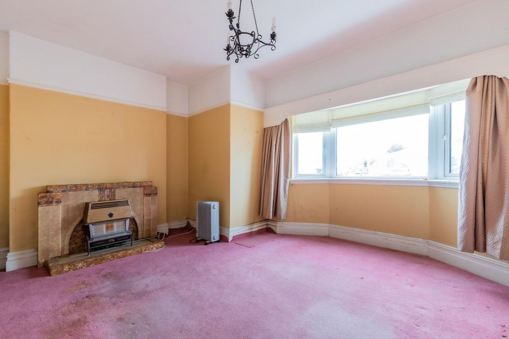 Property photo 2 of 19 Lounge