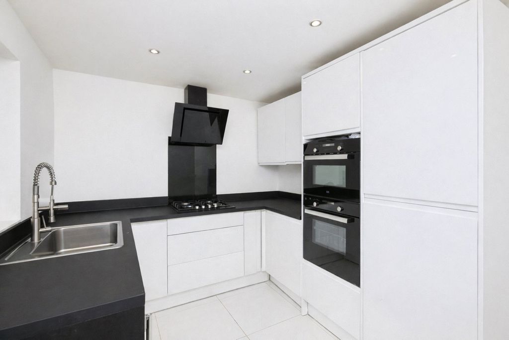 Property photo 2 of 12 Picture No. 24