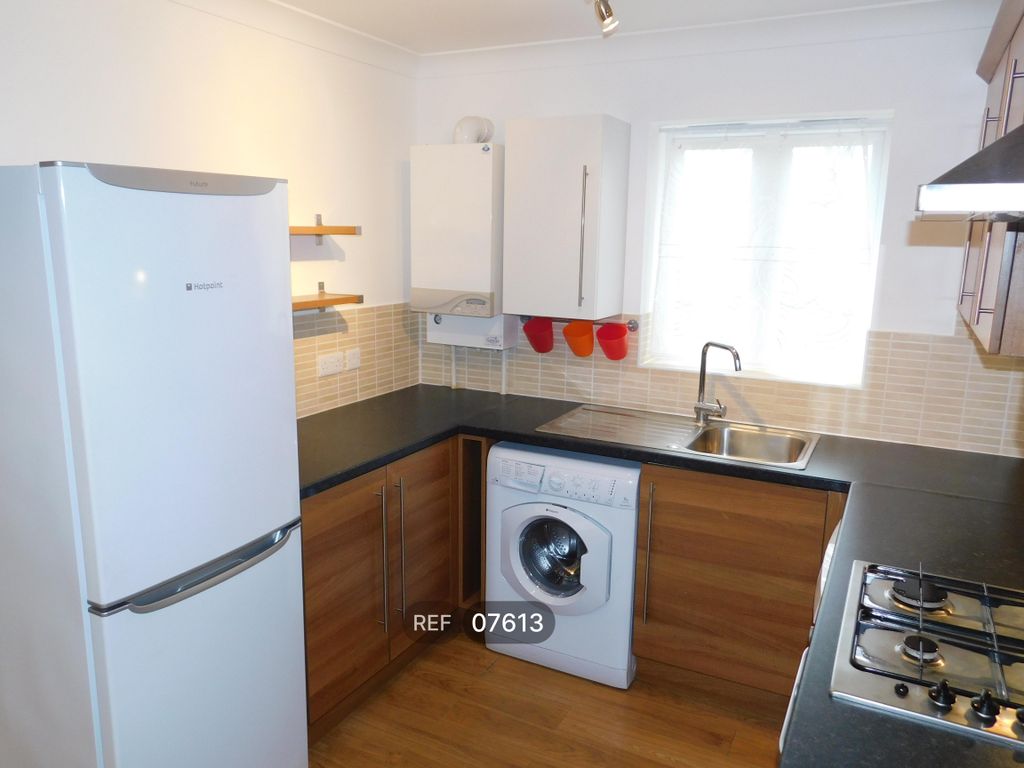 Property photo 3 of 10 Kitchen