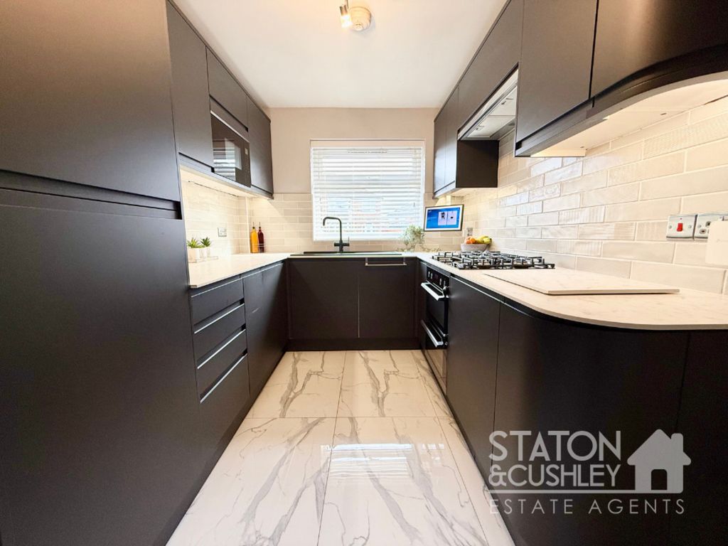 Property photo 2 of 28