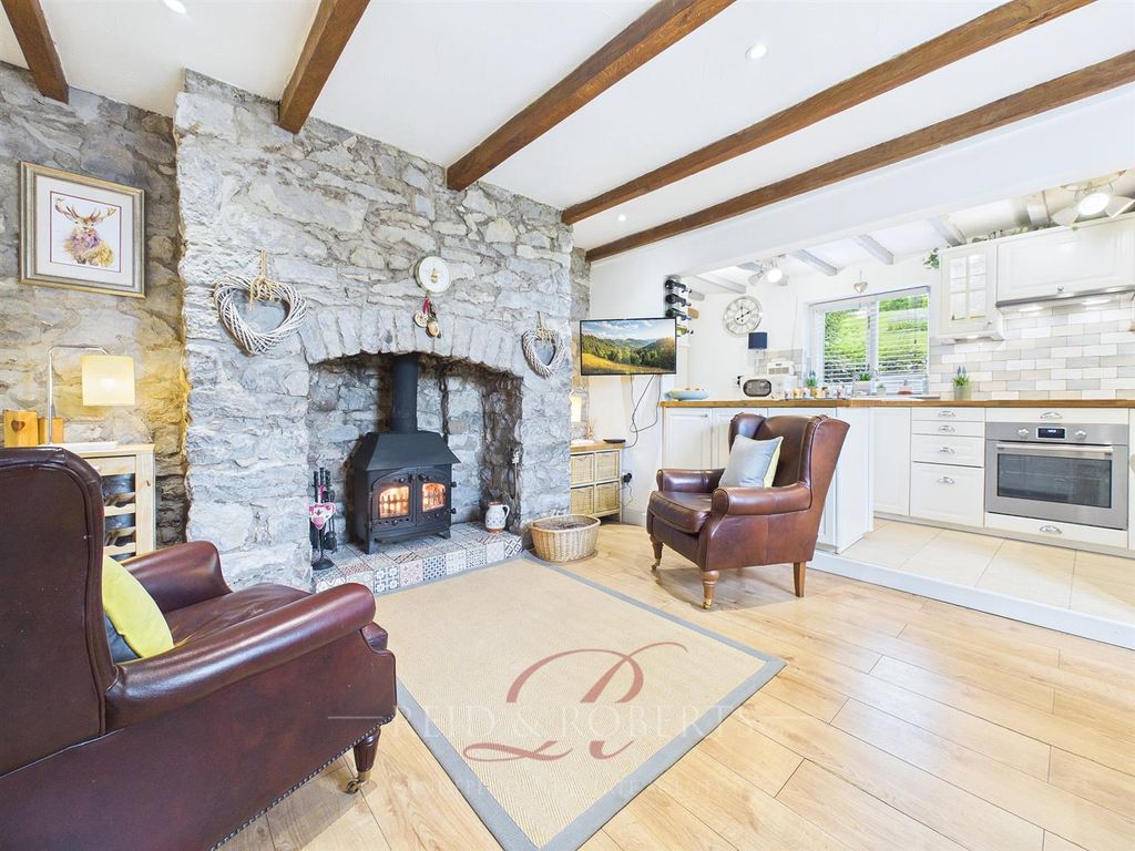 Property photo 3 of 24 Cam04884G0-Pr0147-Still033.Jpg