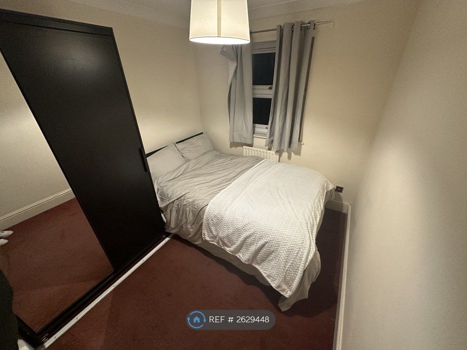 Property photo 3 of 10 Room 4