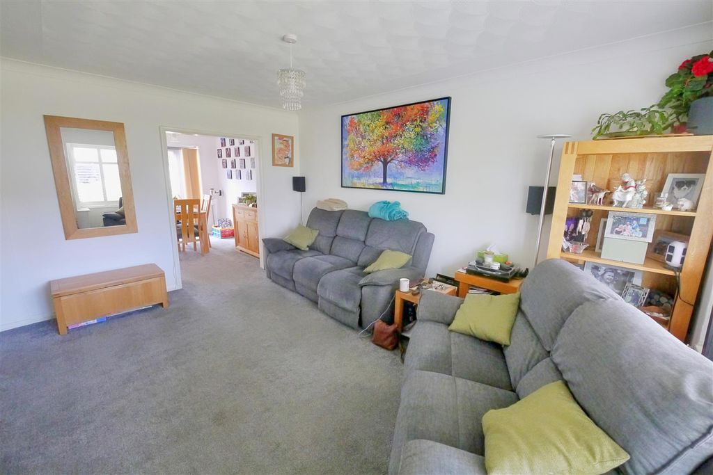 Property photo 2 of 14 Lounge