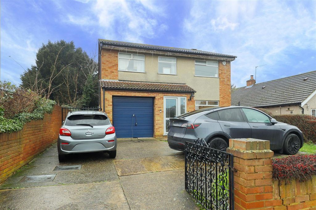 Property photo 1 of 11 Front