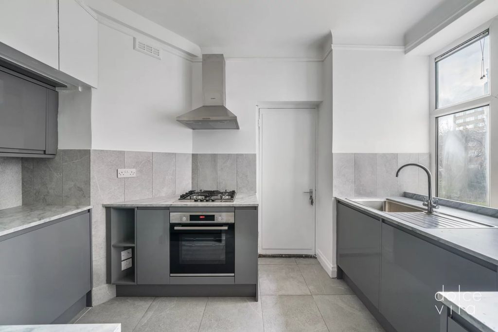 Property photo 2 of 15 Kitchen