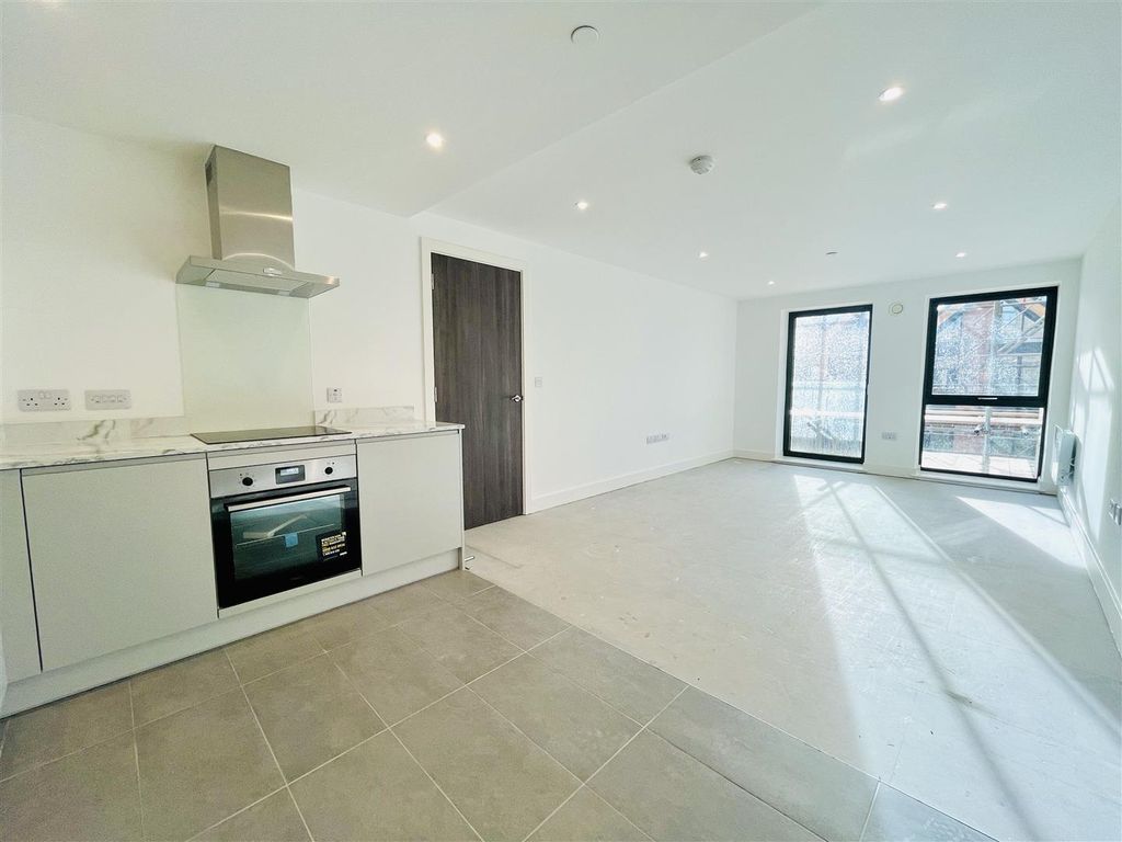 Property photo 2 of 23 Live In Dining Kitchen