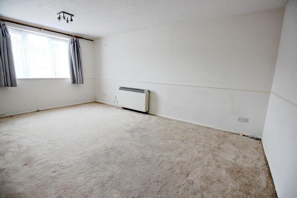 Property photo 3 of 8 Img_2923_Pe.Jpg