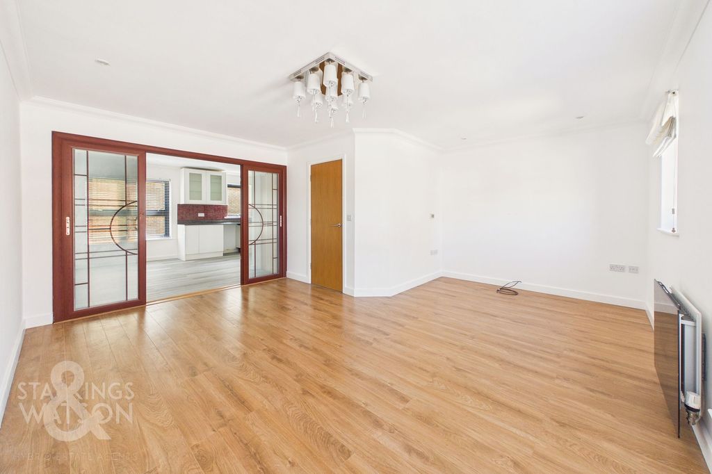 Property photo 2 of 23