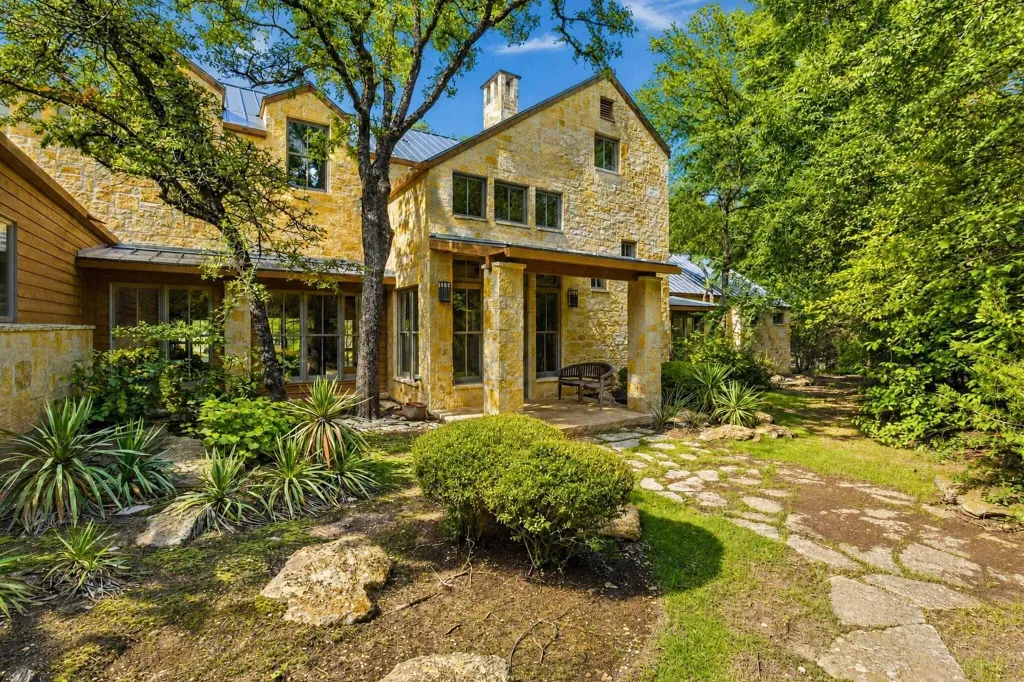 Property photo 1 of 31