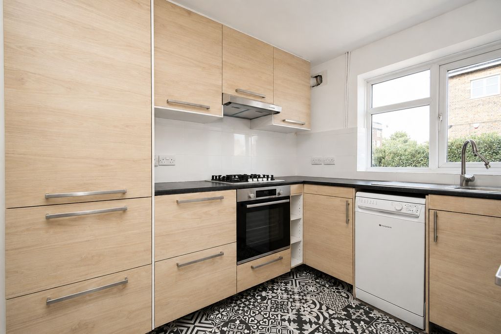 Property photo 2 of 14 5380391