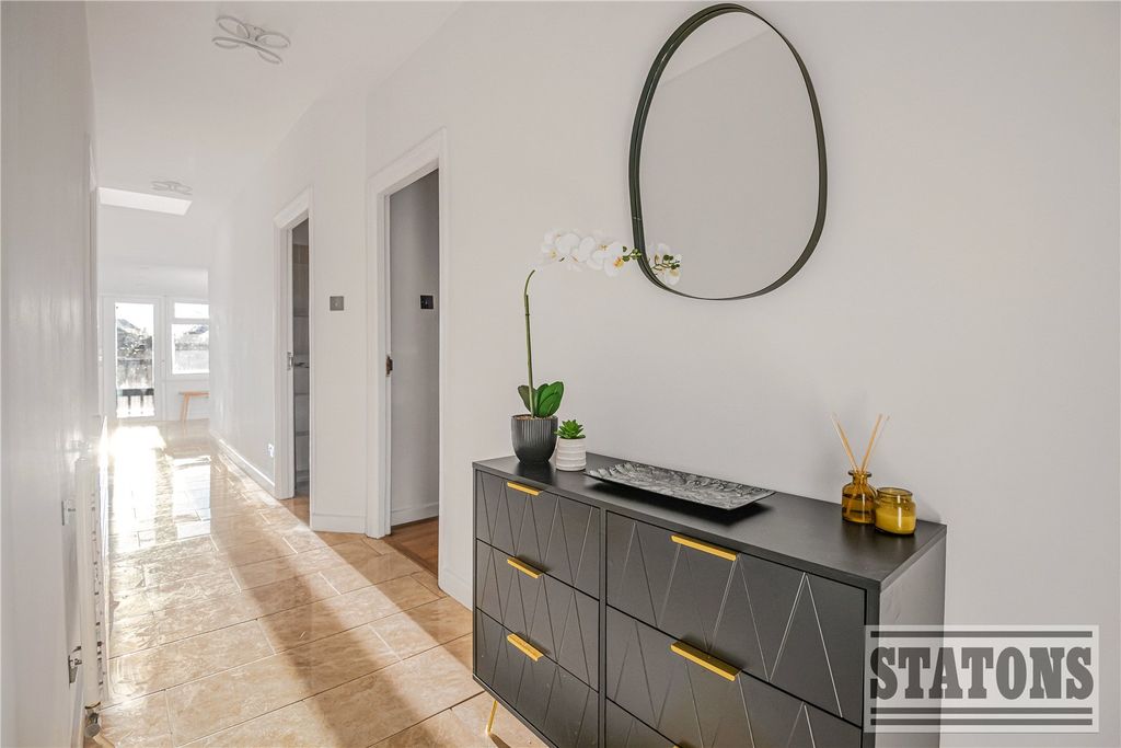 Property photo 2 of 19 Picture No. 25