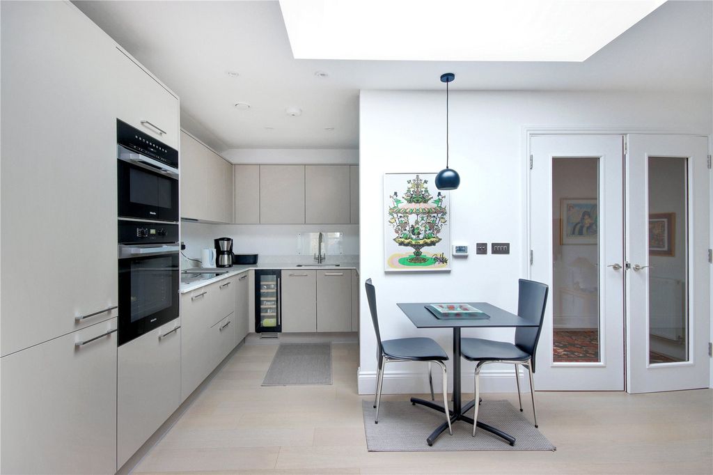 Property photo 3 of 11 Kitchen/Breakfast Rm
