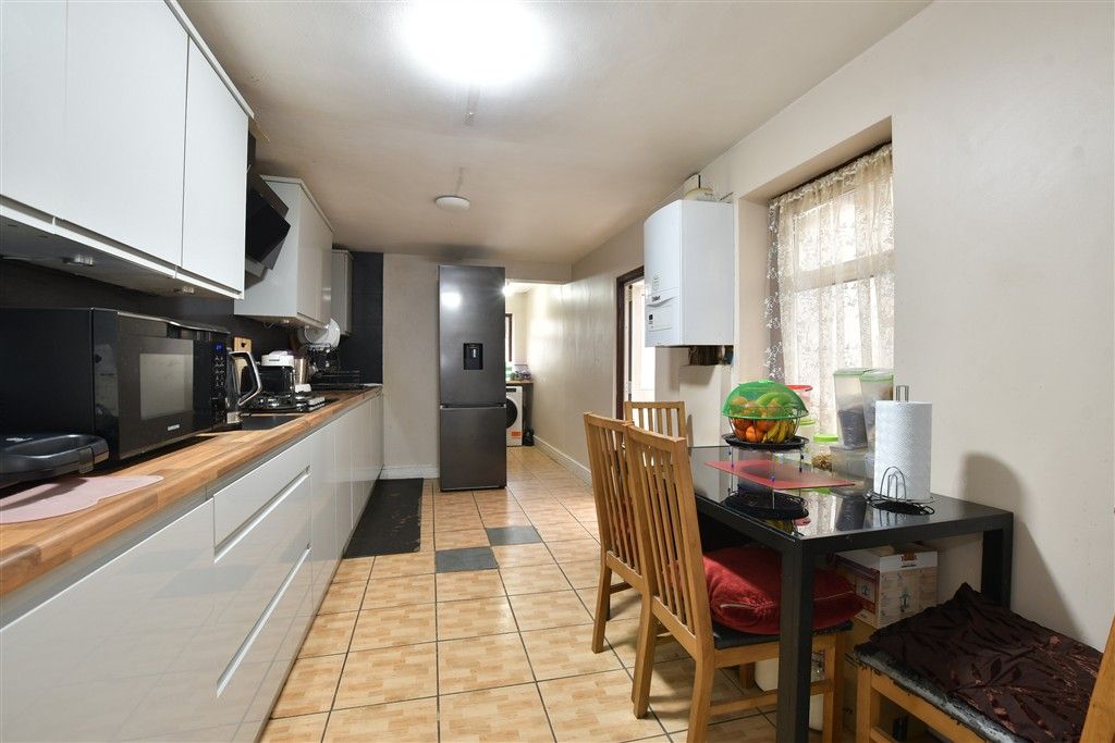 Property photo 3 of 7 Kitchen/Breakfast Room