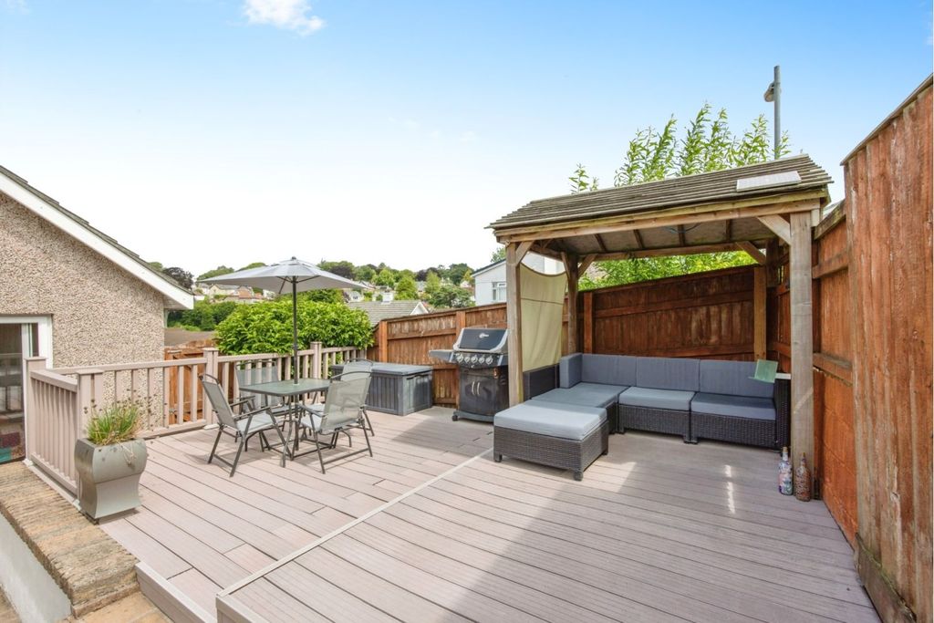 Property photo 2 of 35