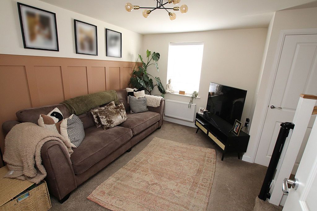 Property photo 2 of 12 Lounge Photo 1