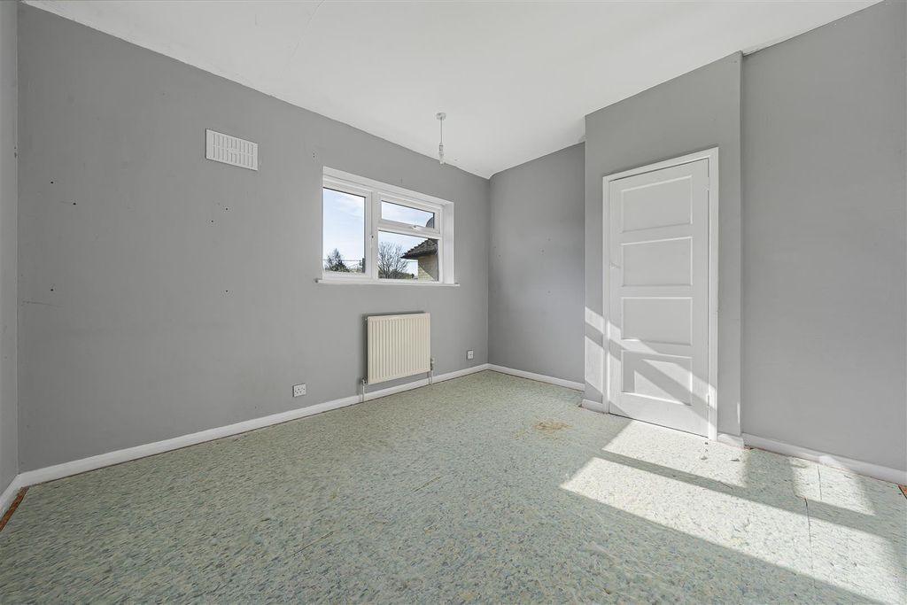 Property photo 3 of 15 28_51047.Jpg