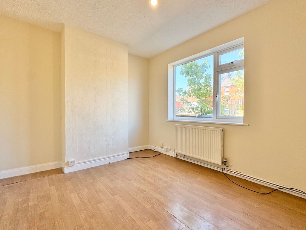 Property photo 2 of 5 Living Room