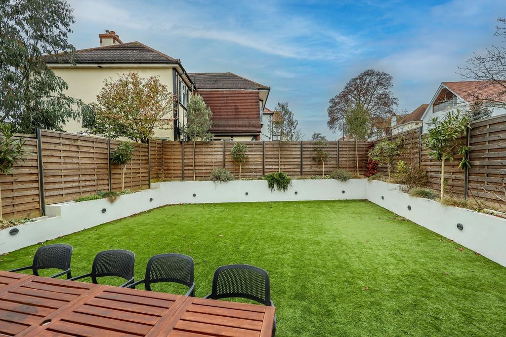 Property photo 3 of 39