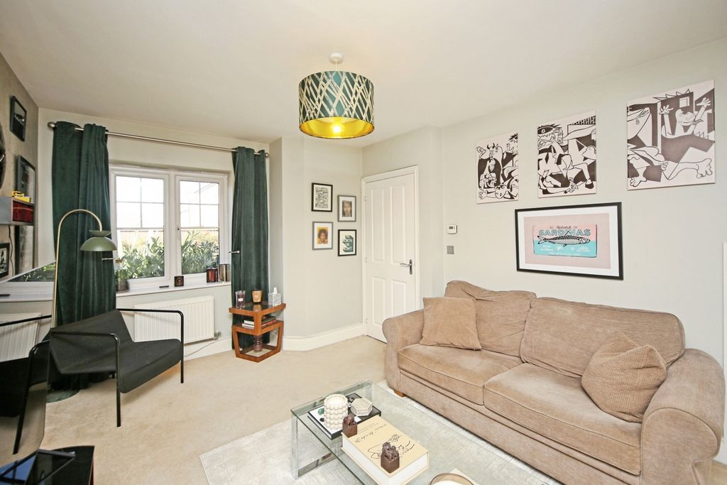 Property photo 3 of 15 Pbox-Img.Jpg