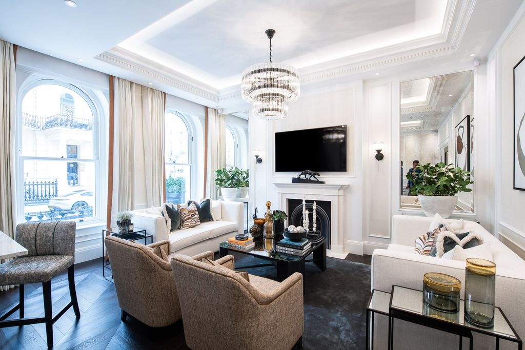 Property photo 1 of 10 Lounge