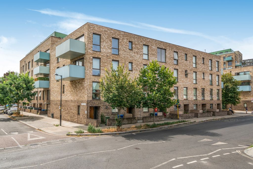 Property photo 1 of 17 1501126-19-6A71c7...