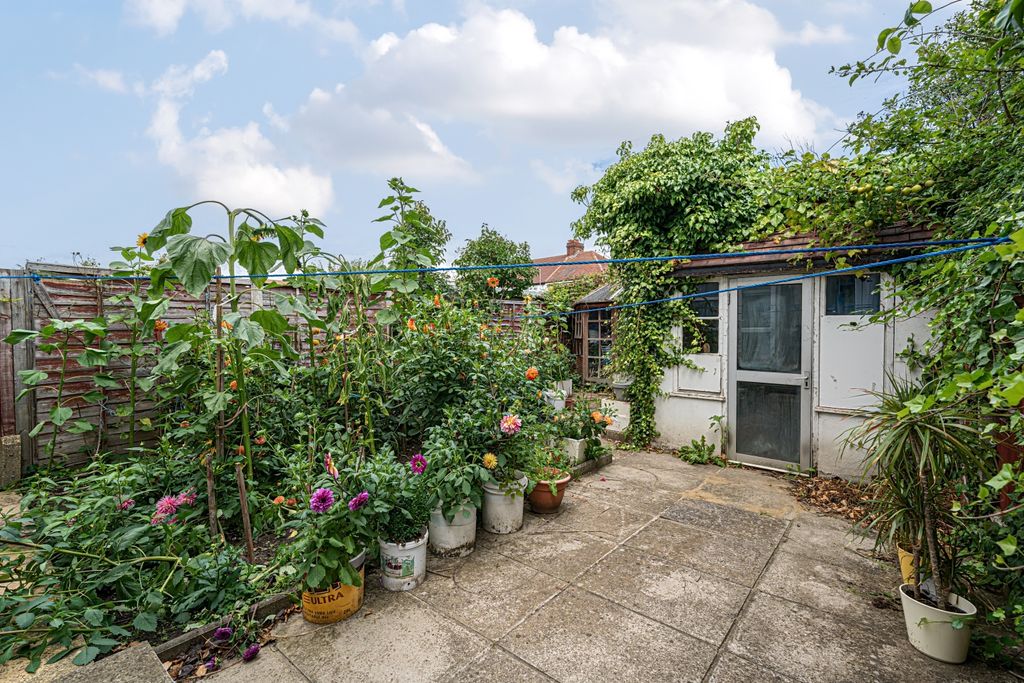 Property photo 2 of 14 Garden