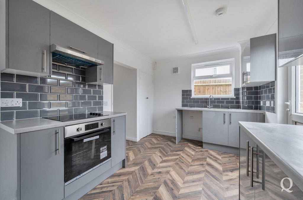 Property photo 2 of 22 F48780A7-878E-444...