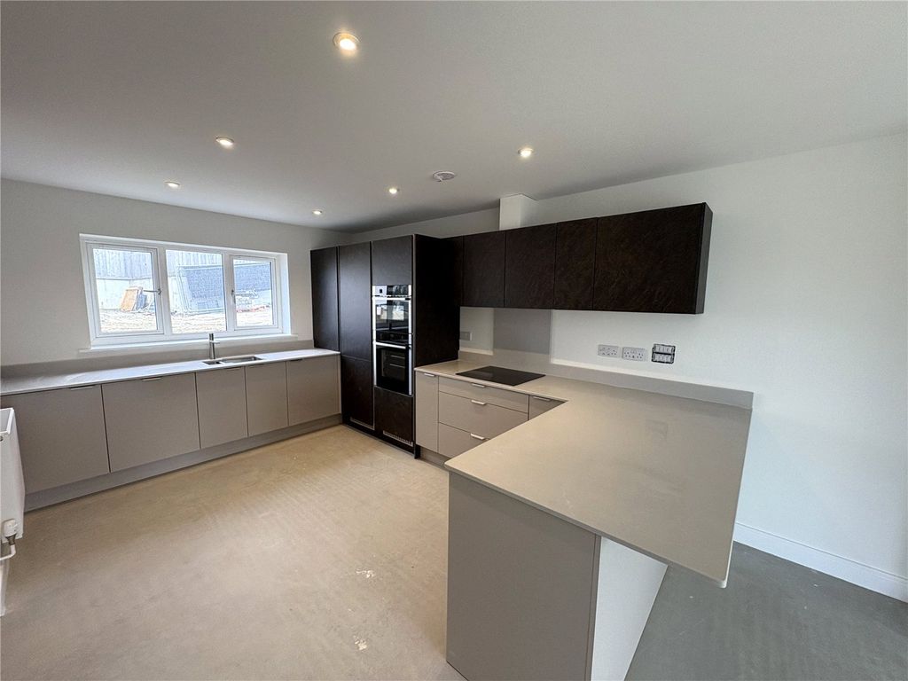 Property photo 2 of 6 Picture No. 13