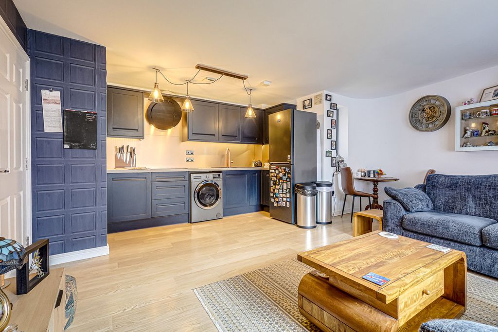 Property photo 2 of 22