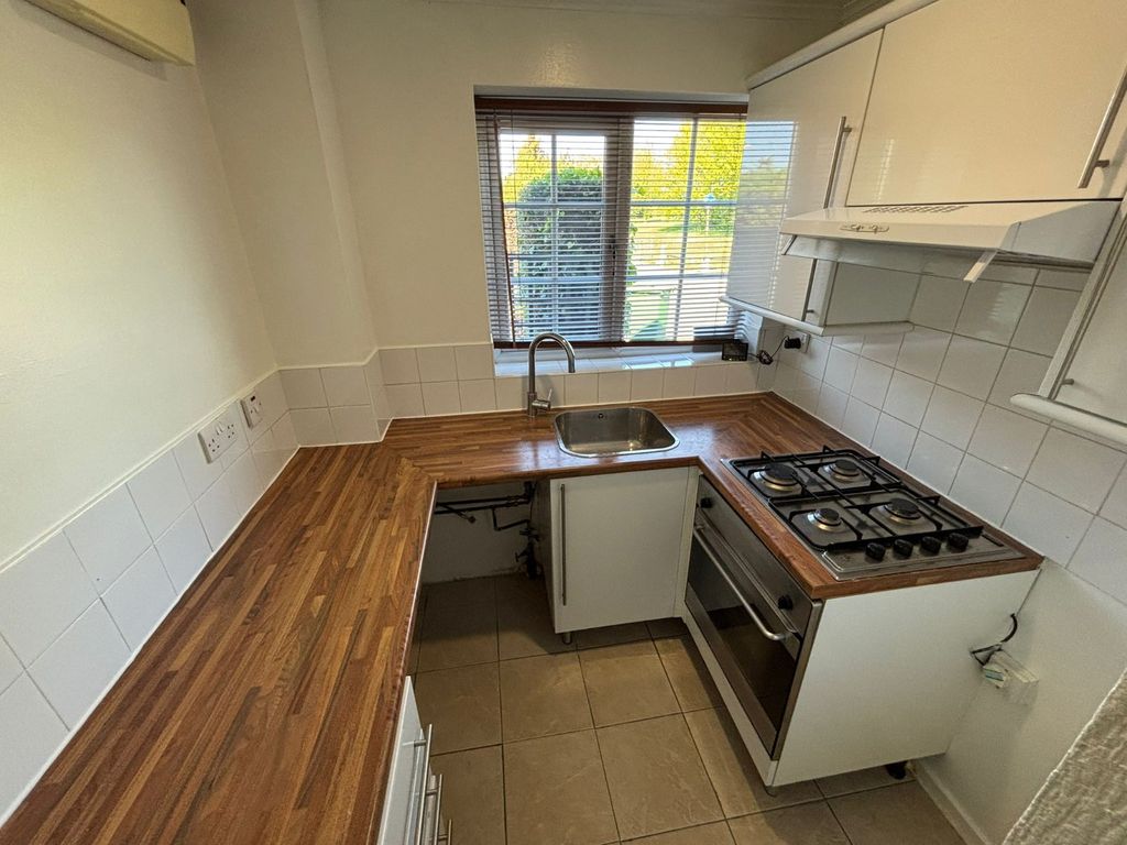 Property photo 3 of 7 Kitchen