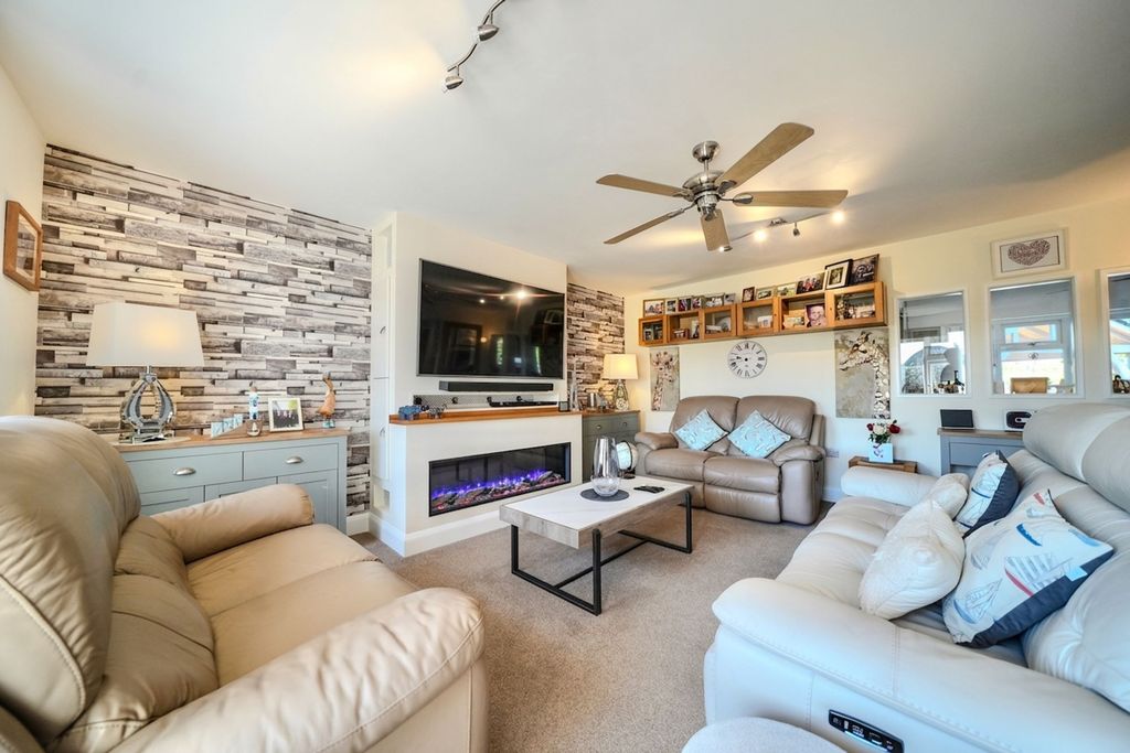 Property photo 3 of 50