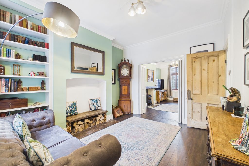 Property photo 2 of 15 Cam02279G0-Pr0056-Still008